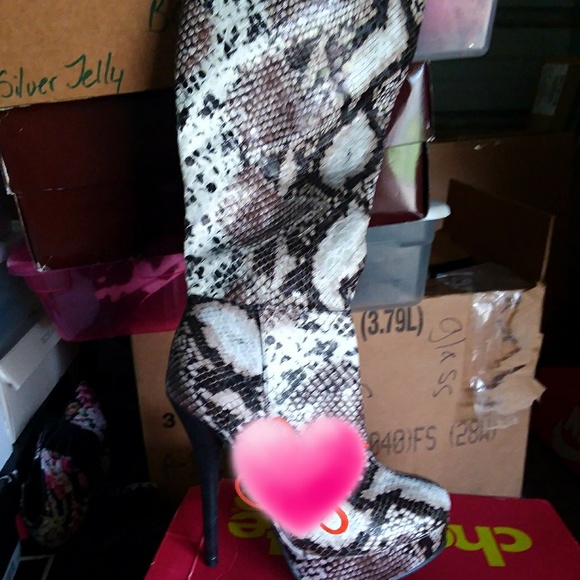 Ladies boots - Picture 4 of 4